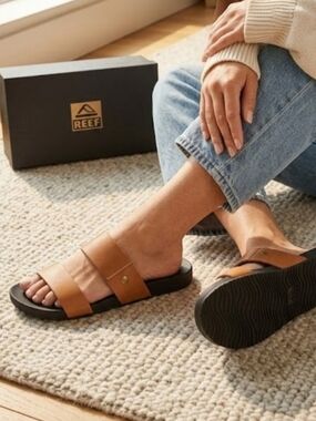NEW! REEF Brown and Black Slide Sandals sz 8 NWT